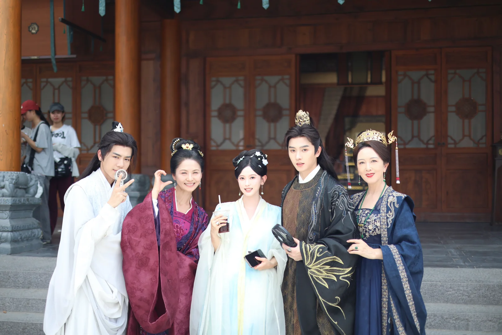 关于我勇闯短剧拍古装的剧照！