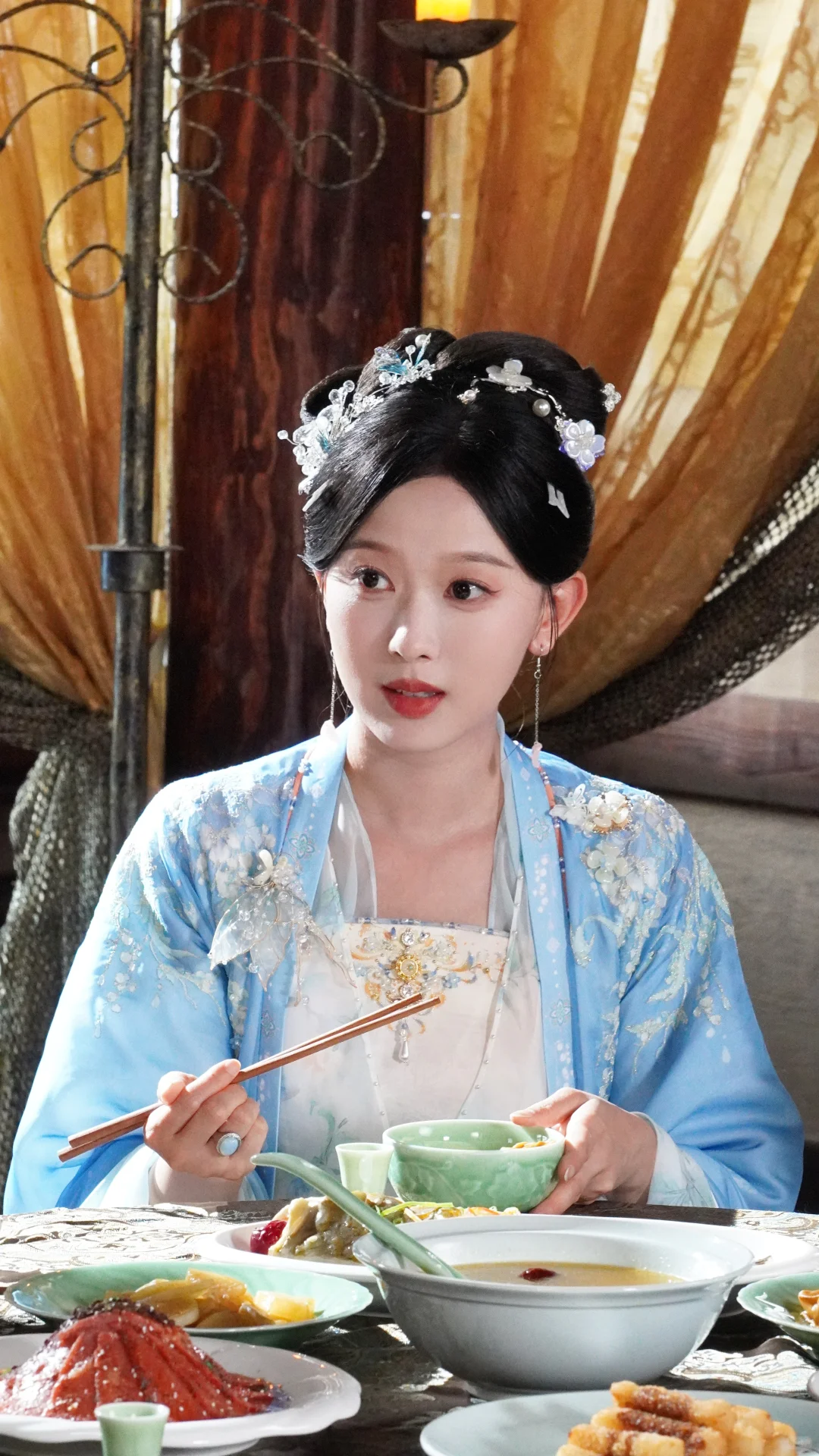 关于我勇闯短剧拍古装的剧照！