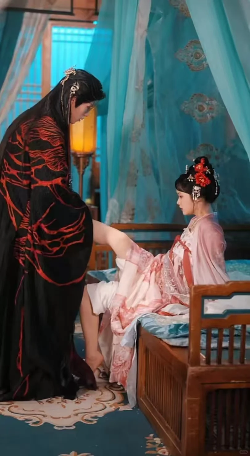 被狠戾暴君囚在掌心宠