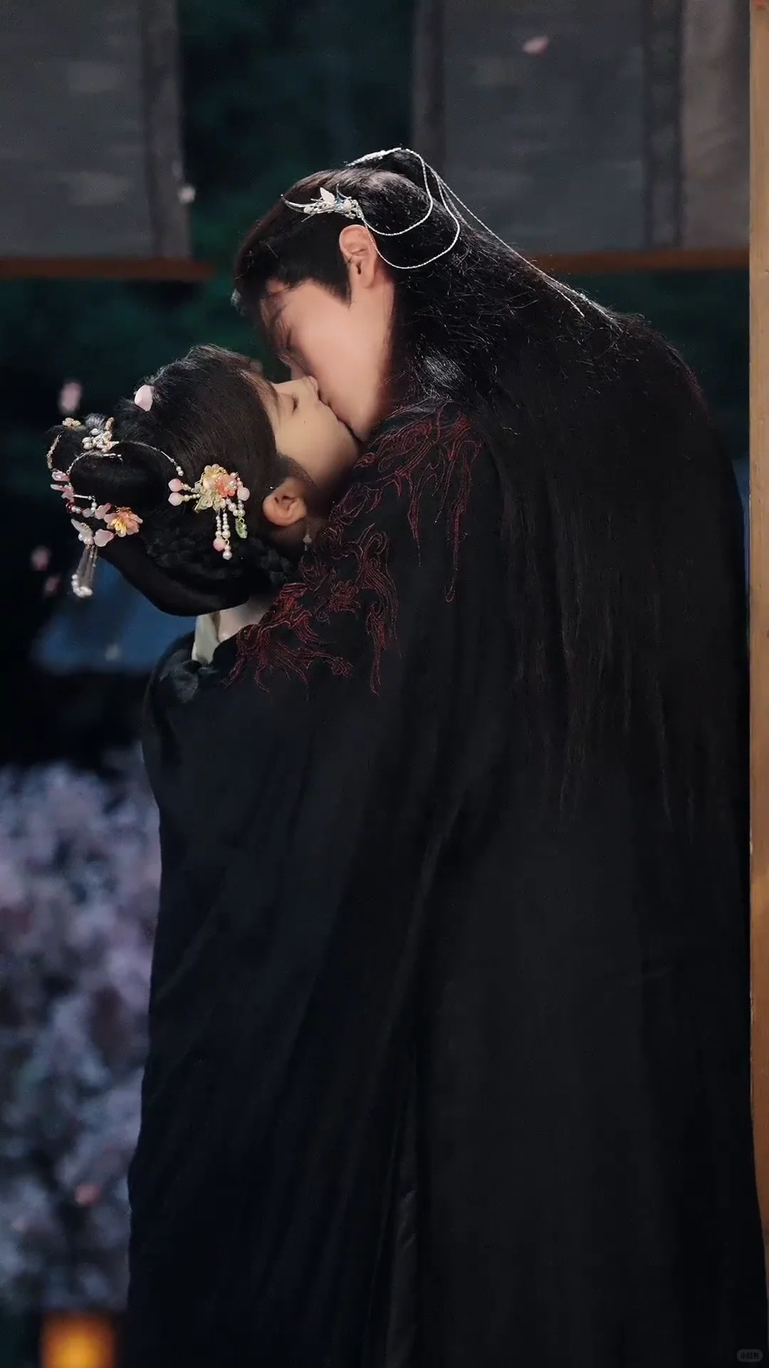 疯批世子强娶弟媳！短剧都这么敢拍吗