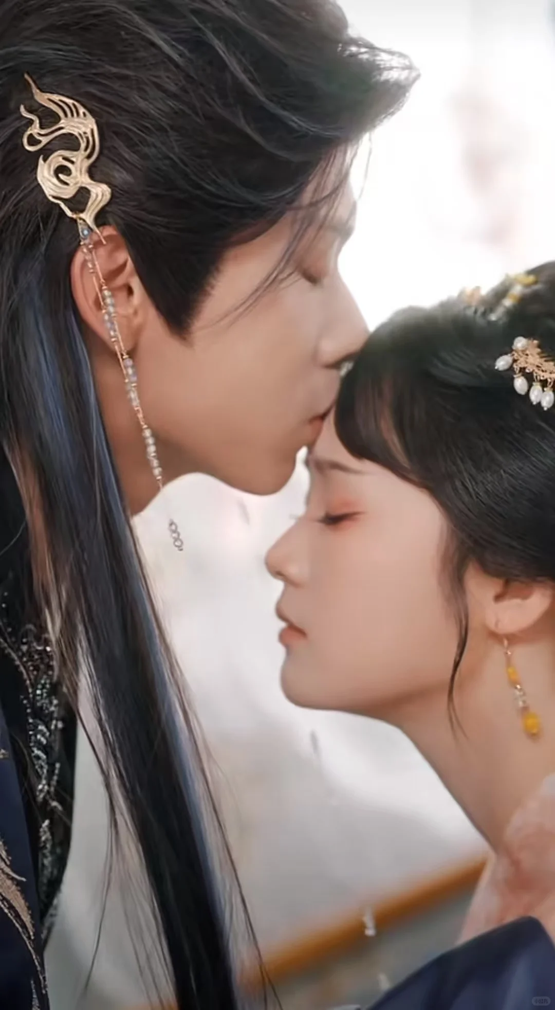 被狠戾暴君囚在掌心宠