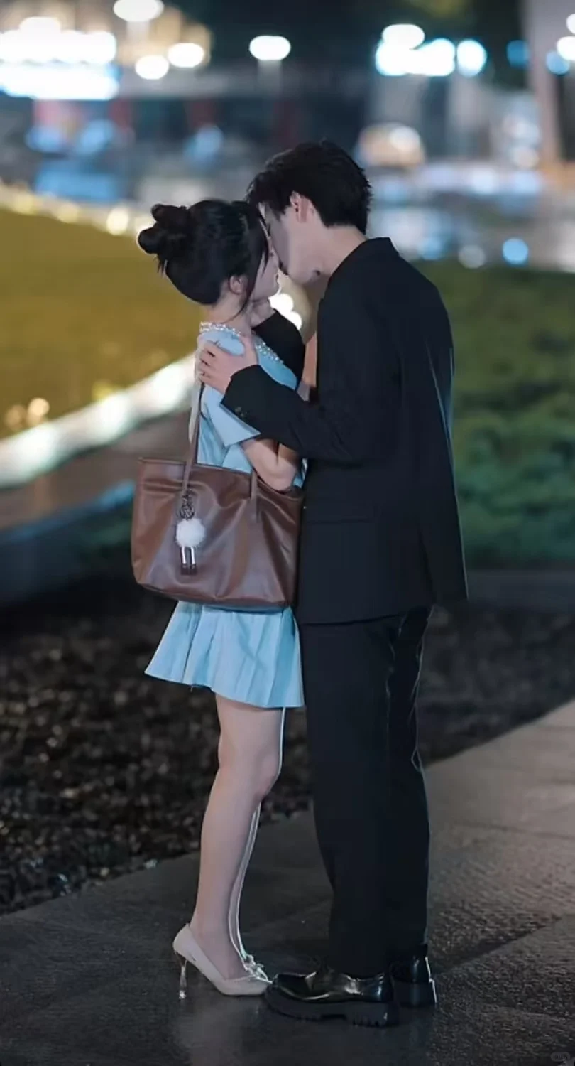 被狠戾暴君囚在掌心宠