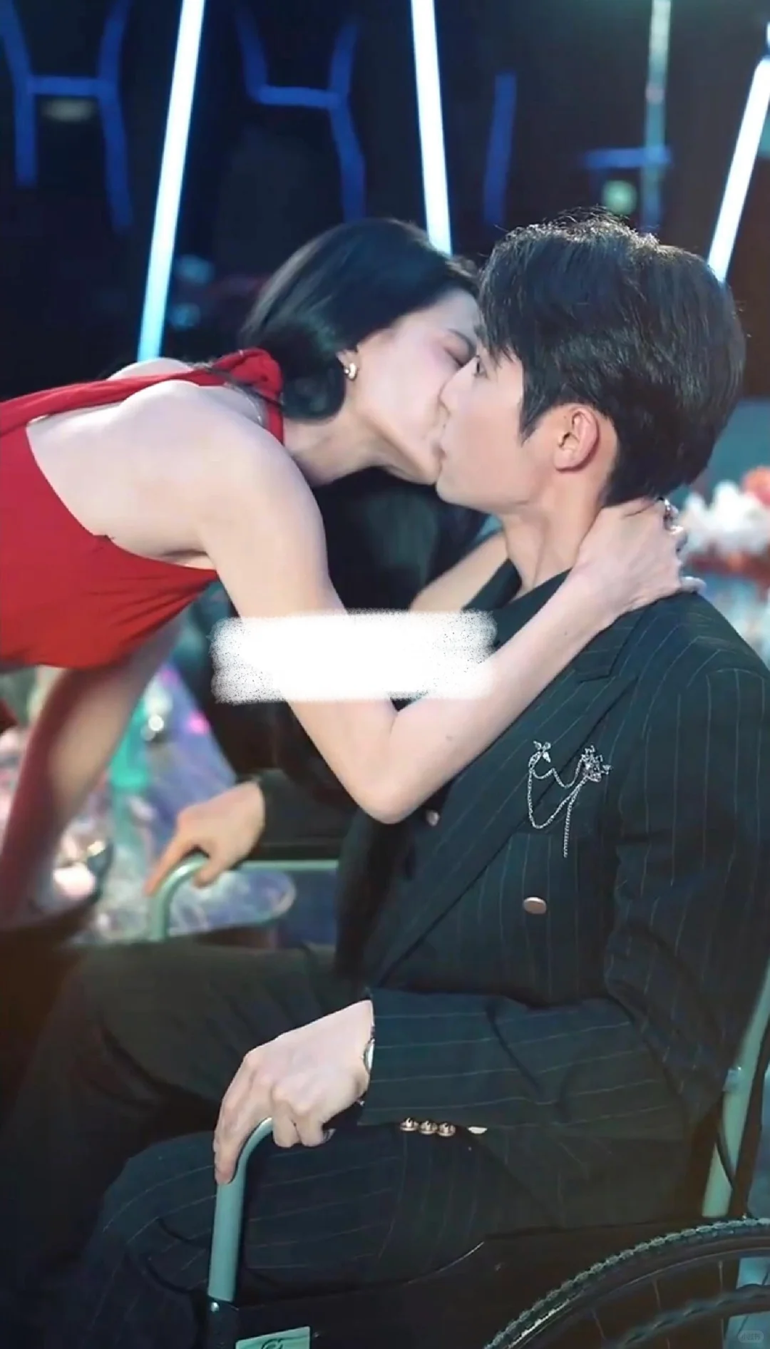 直球女主霸王硬上弓狂撩霸总!吻戏超多超欲