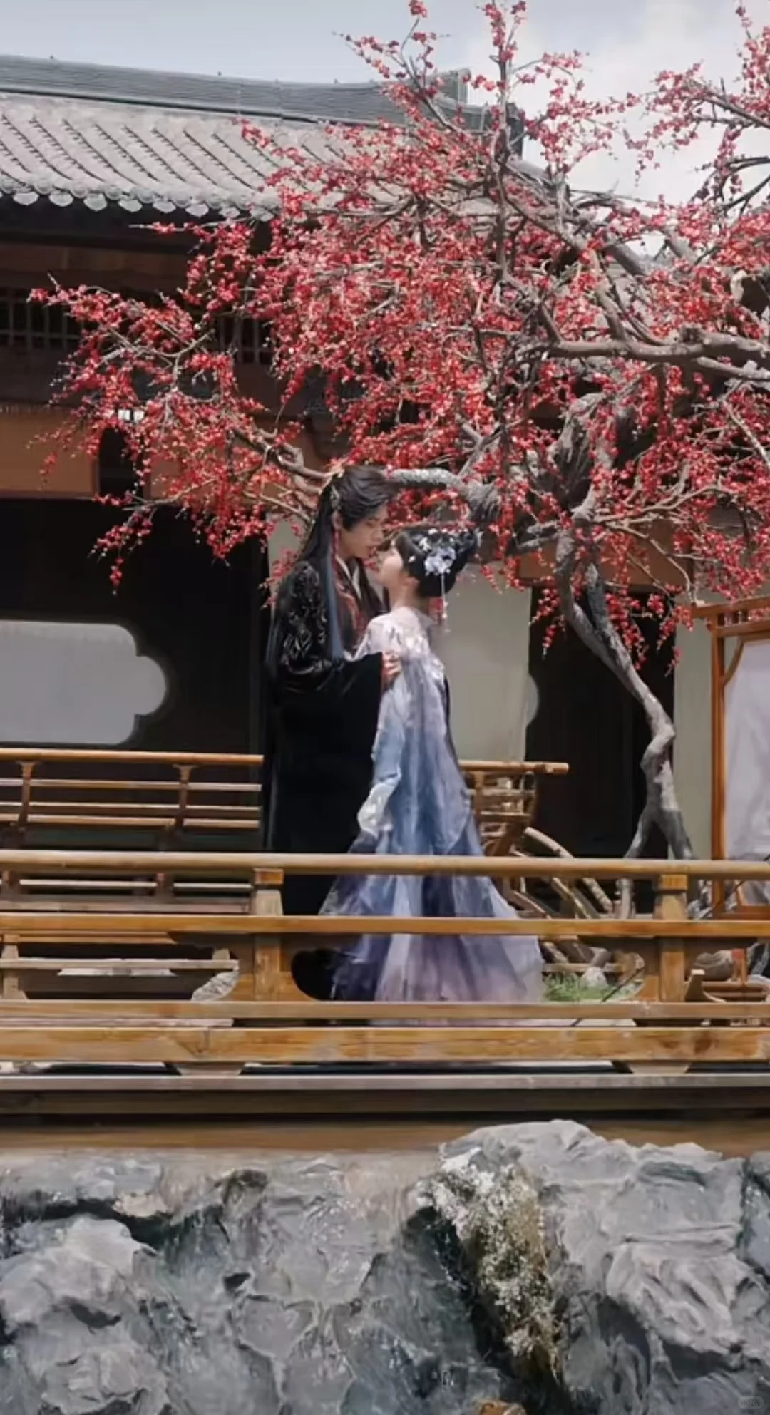 被狠戾暴君囚在掌心宠