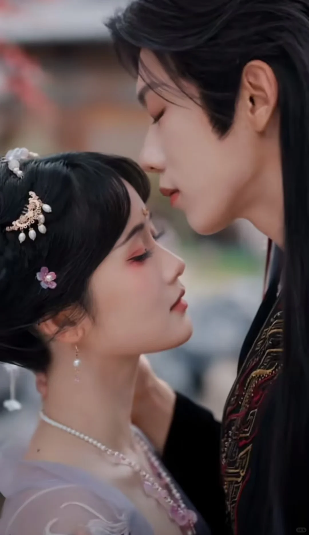 被狠戾暴君囚在掌心宠