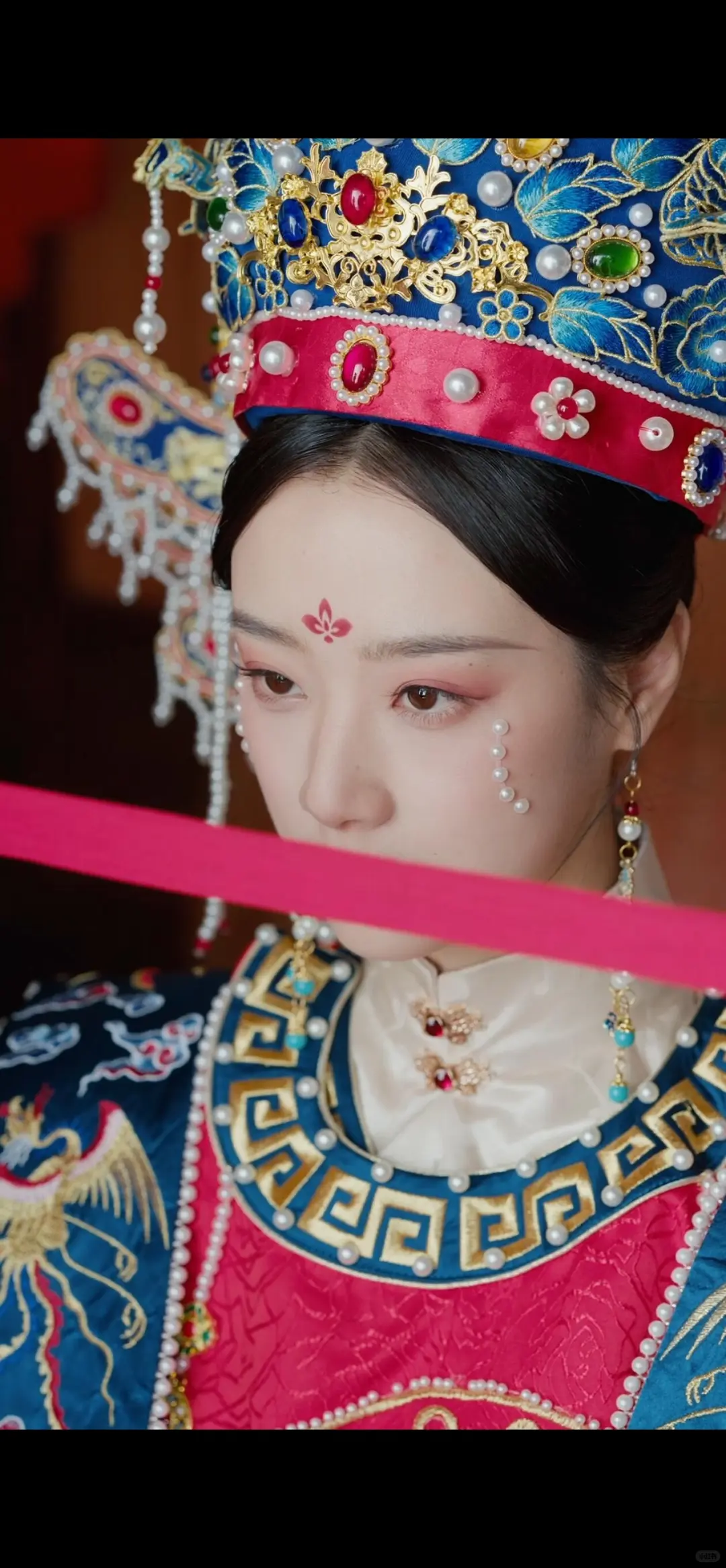 超爱此剧的服装，尤其男主那套淡紫色的