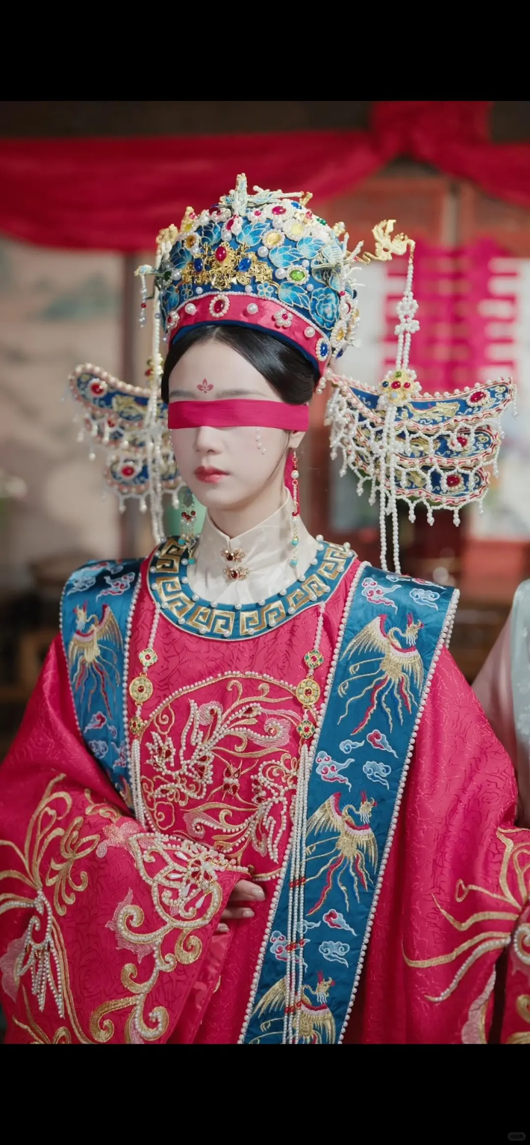 超爱此剧的服装，尤其男主那套淡紫色的