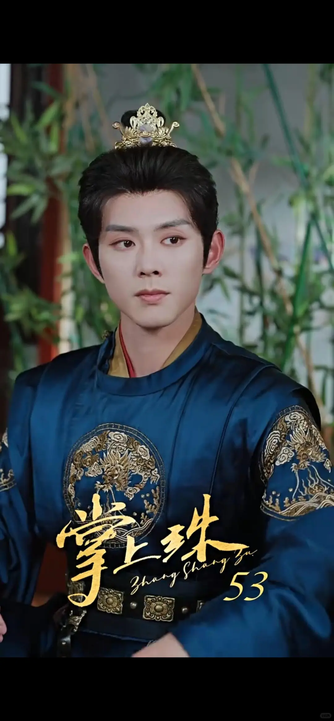 超爱此剧的服装，尤其男主那套淡紫色的