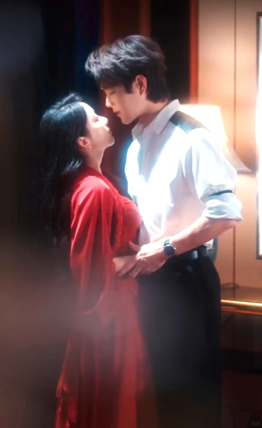 王轩&孙露鹭深情演绎悬疑甜宠情爱剧！