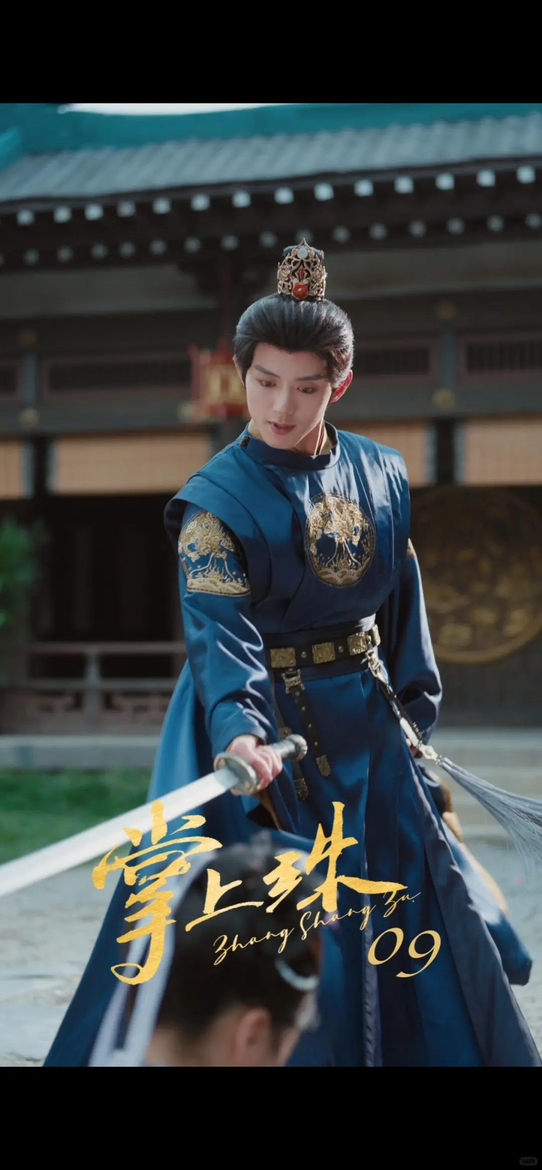 超爱此剧的服装，尤其男主那套淡紫色的