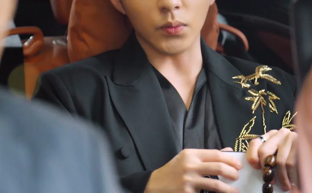  偏执霸总×清醒女主，极限拉扯！