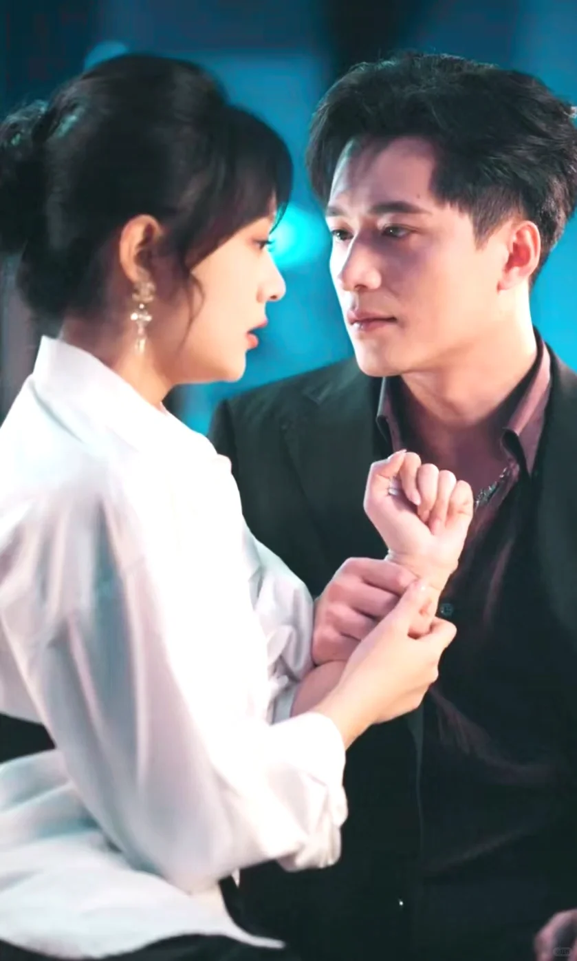 王皓祯&侯呈玥深情演绎悬疑甜宠情爱剧！