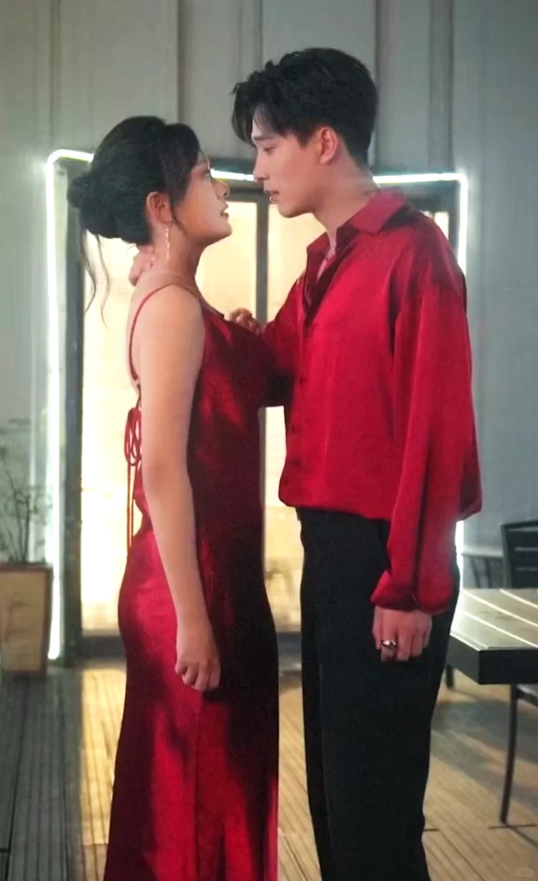 王皓祯&侯呈玥深情演绎悬疑甜宠情爱剧！