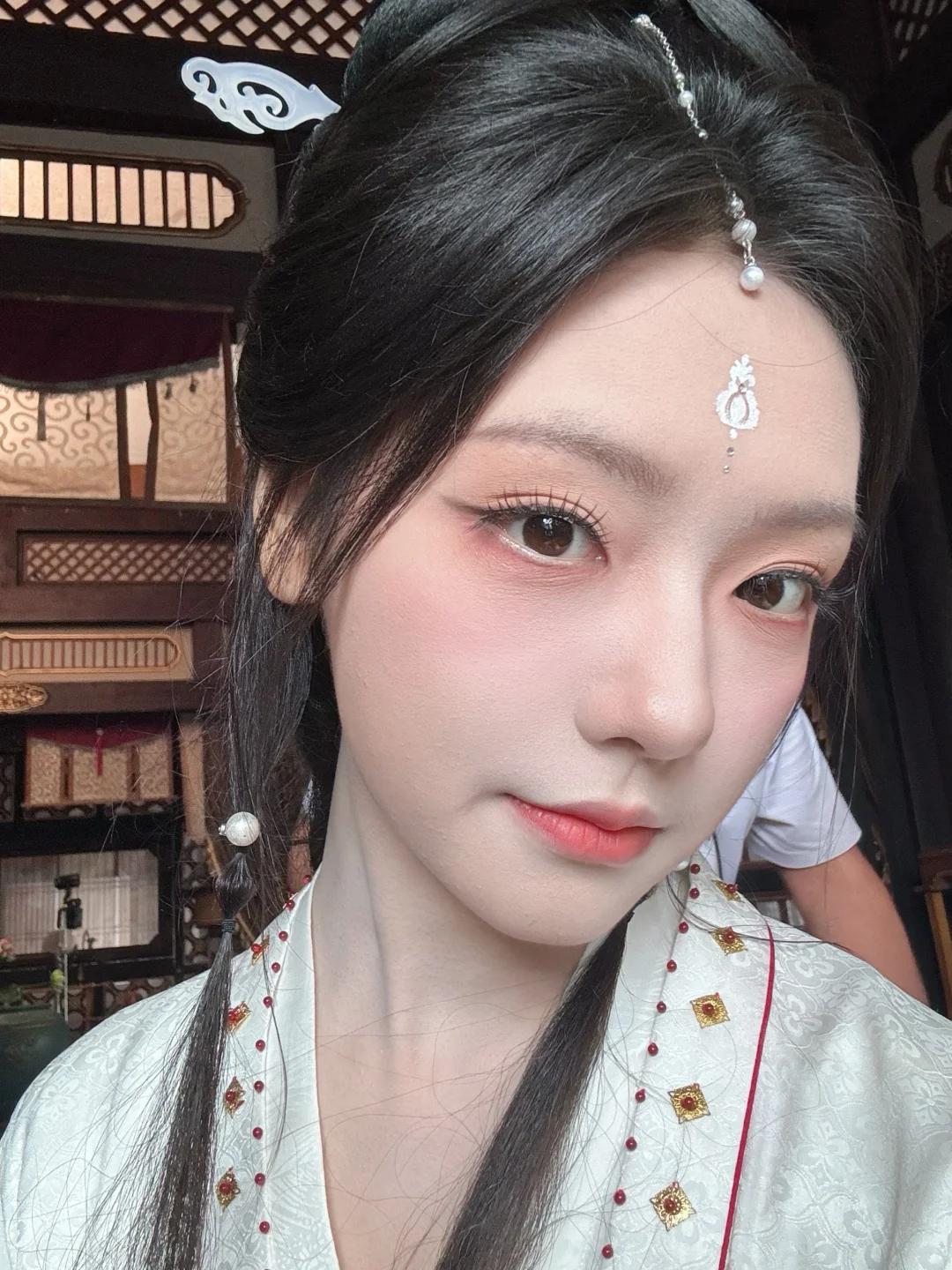 直视我的眼睛告诉我