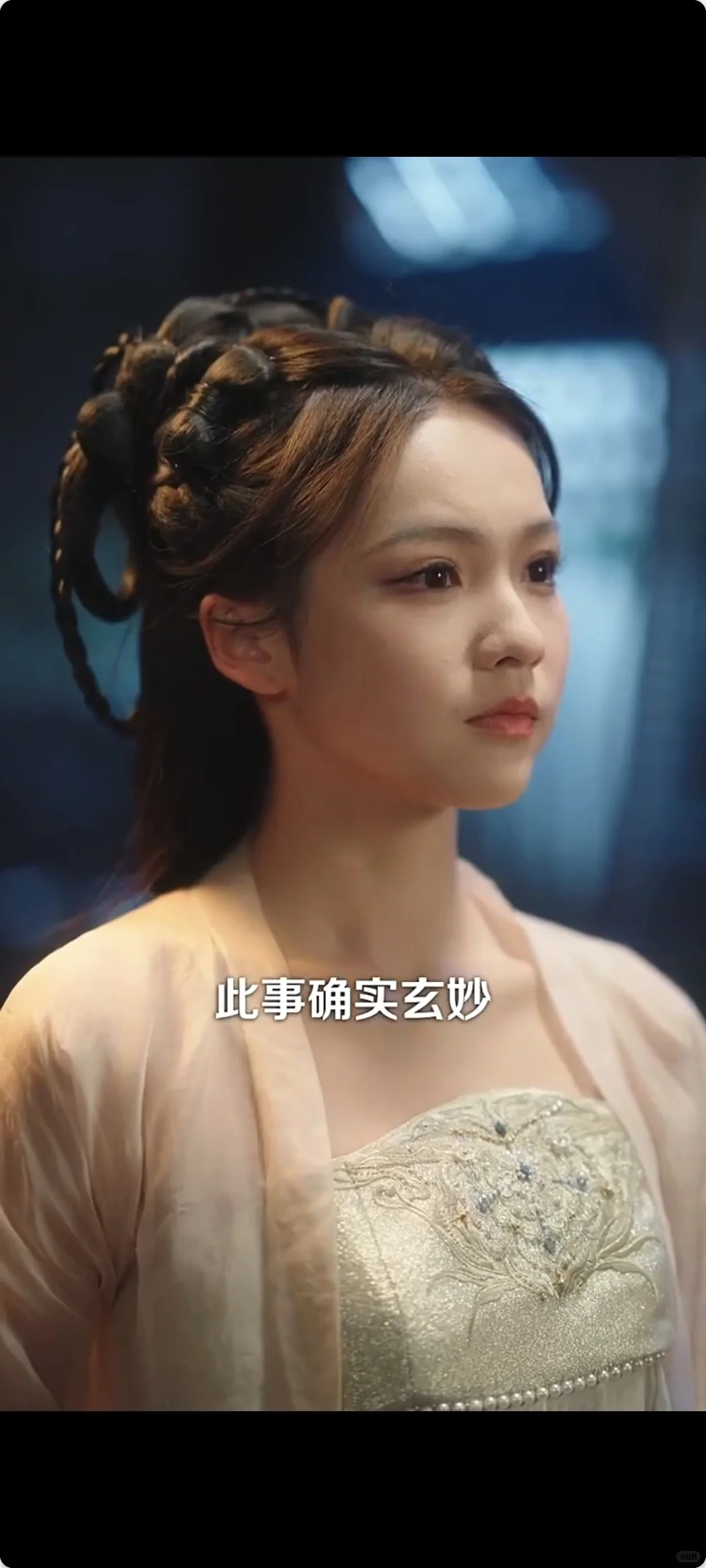 男女主身体互换，女大学生和狗皇帝搞笑互换