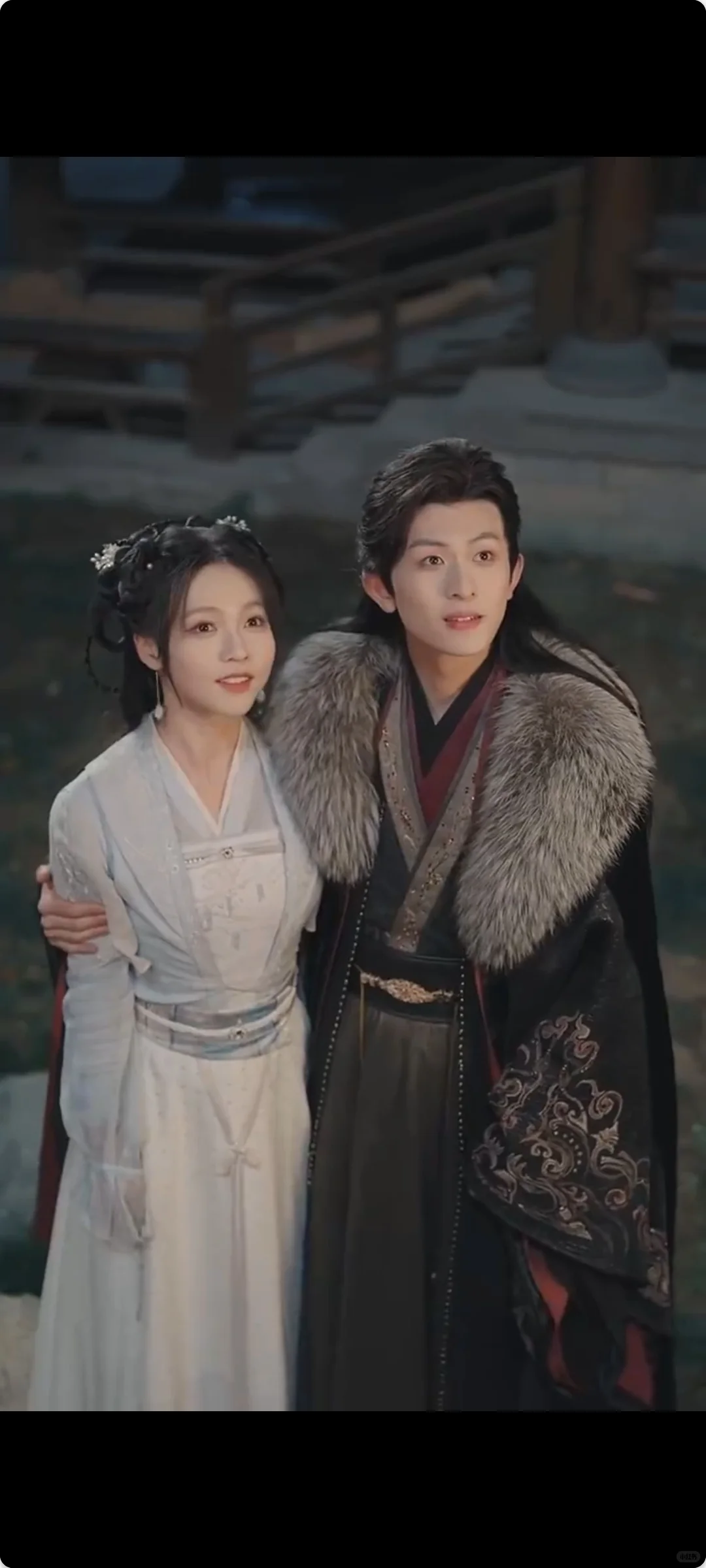 男女主身体互换，女大学生和狗皇帝搞笑互换