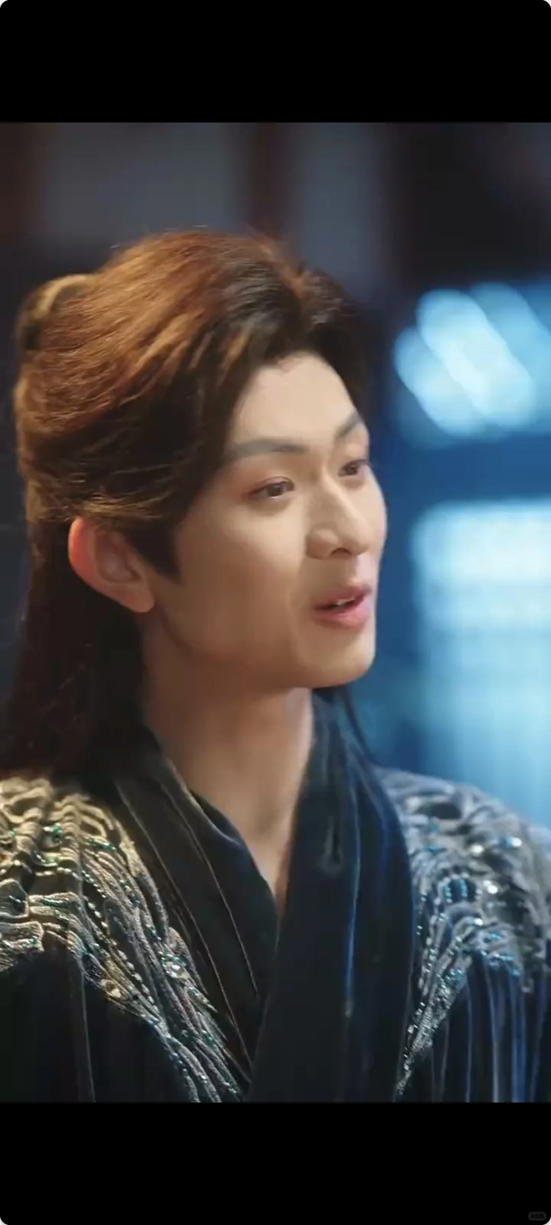 男女主身体互换，女大学生和狗皇帝搞笑互换