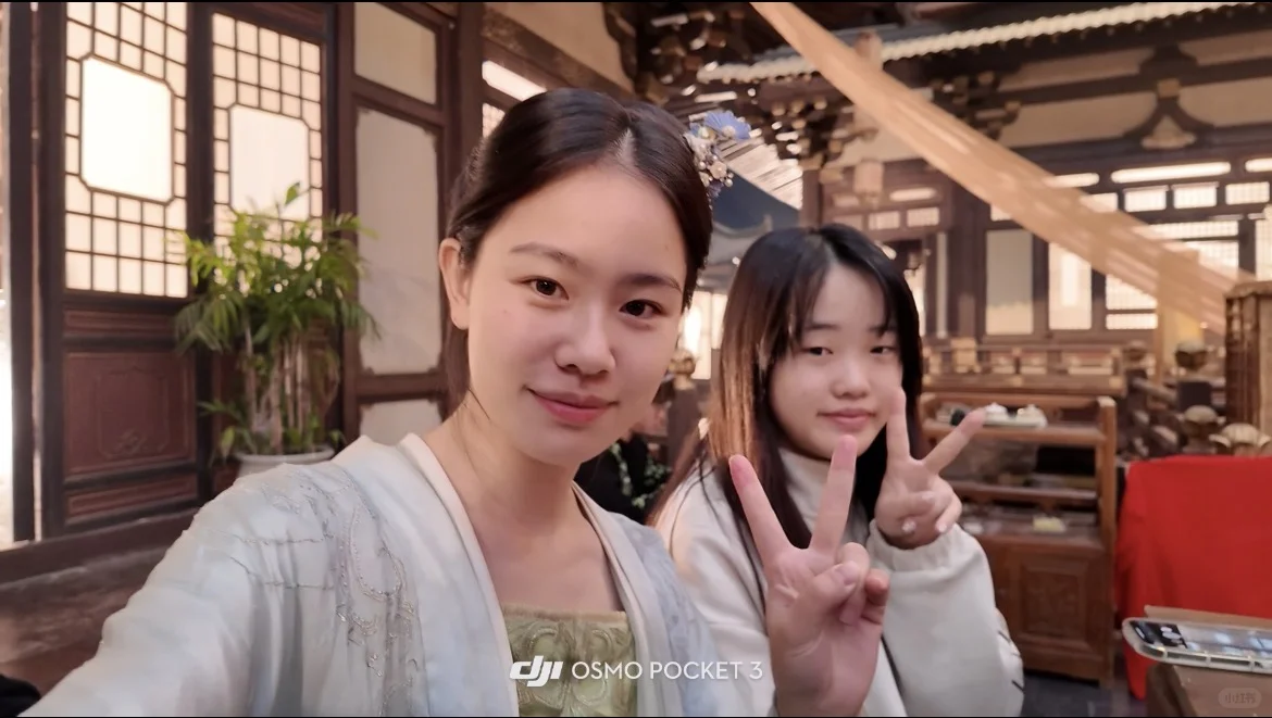 去拍短剧，被拉到古代追星