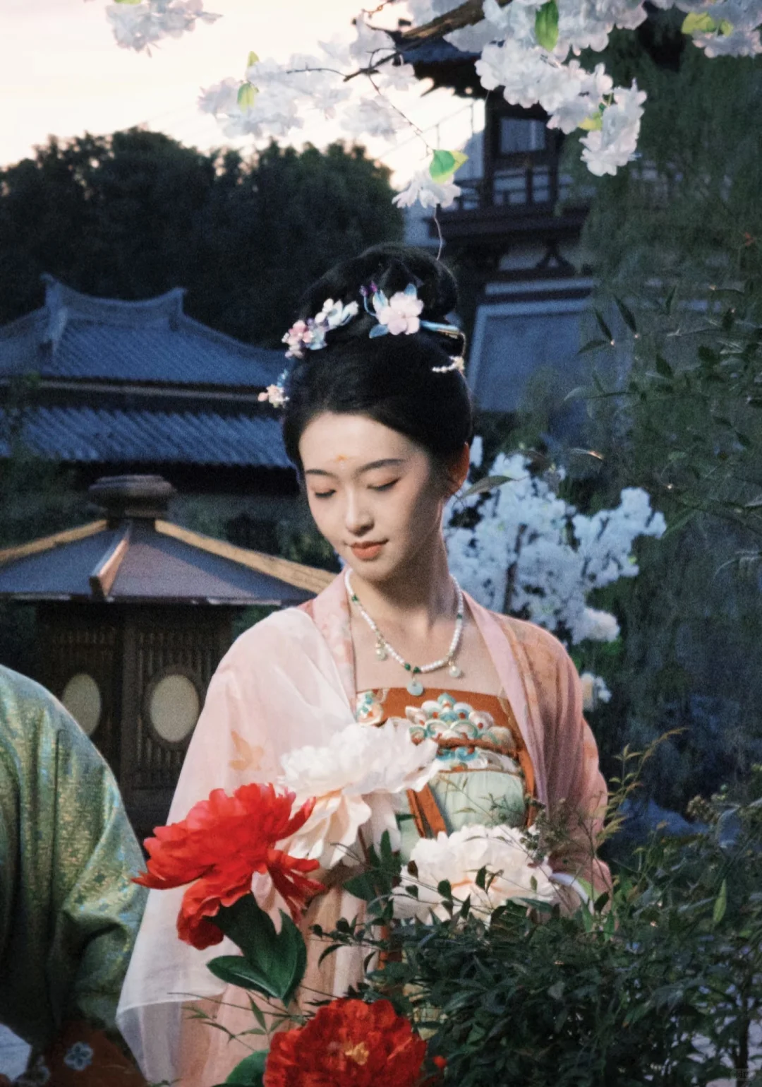 不用重生和系统，疯癫二小姐复仇爽到爆