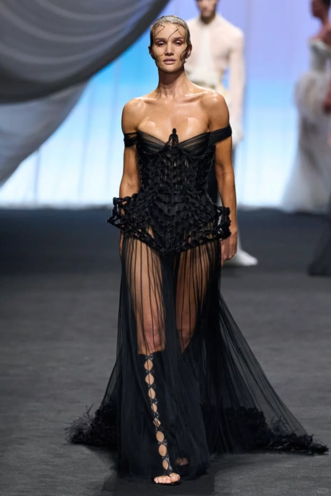 Jean Paul Gaultier S/S 2025 美的像神话！