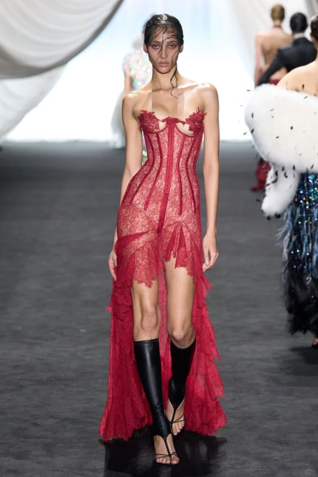 Jean Paul Gaultier S/S 2025 美的像神话！