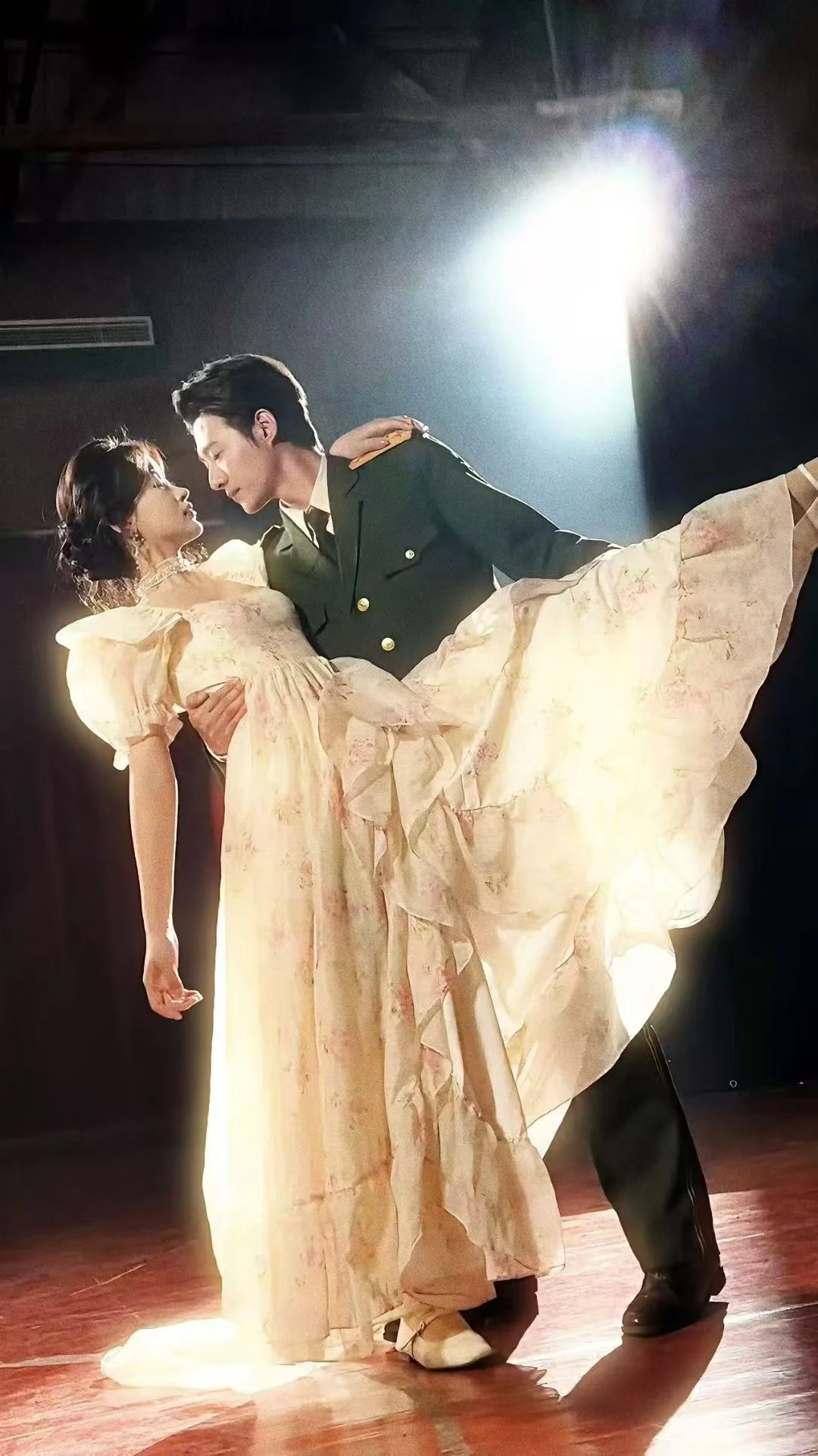 红果已上线！穿到八零家属院，老公又红温了