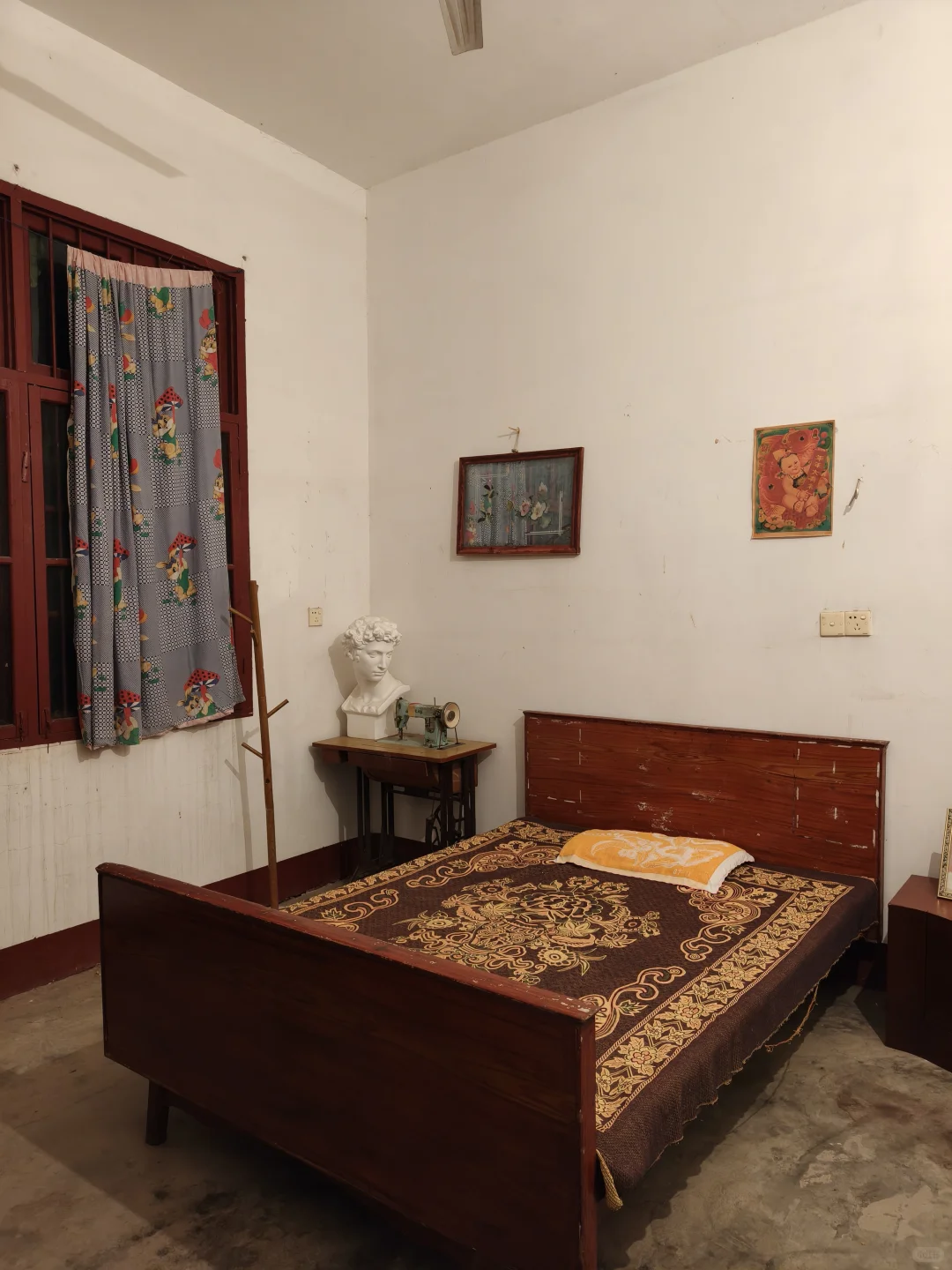 剧组又在长沙这个农村小院拍夜戏啦~