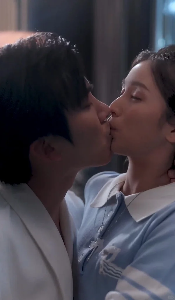 她是他亲手娇养的玫瑰，也该由他亲自采摘！