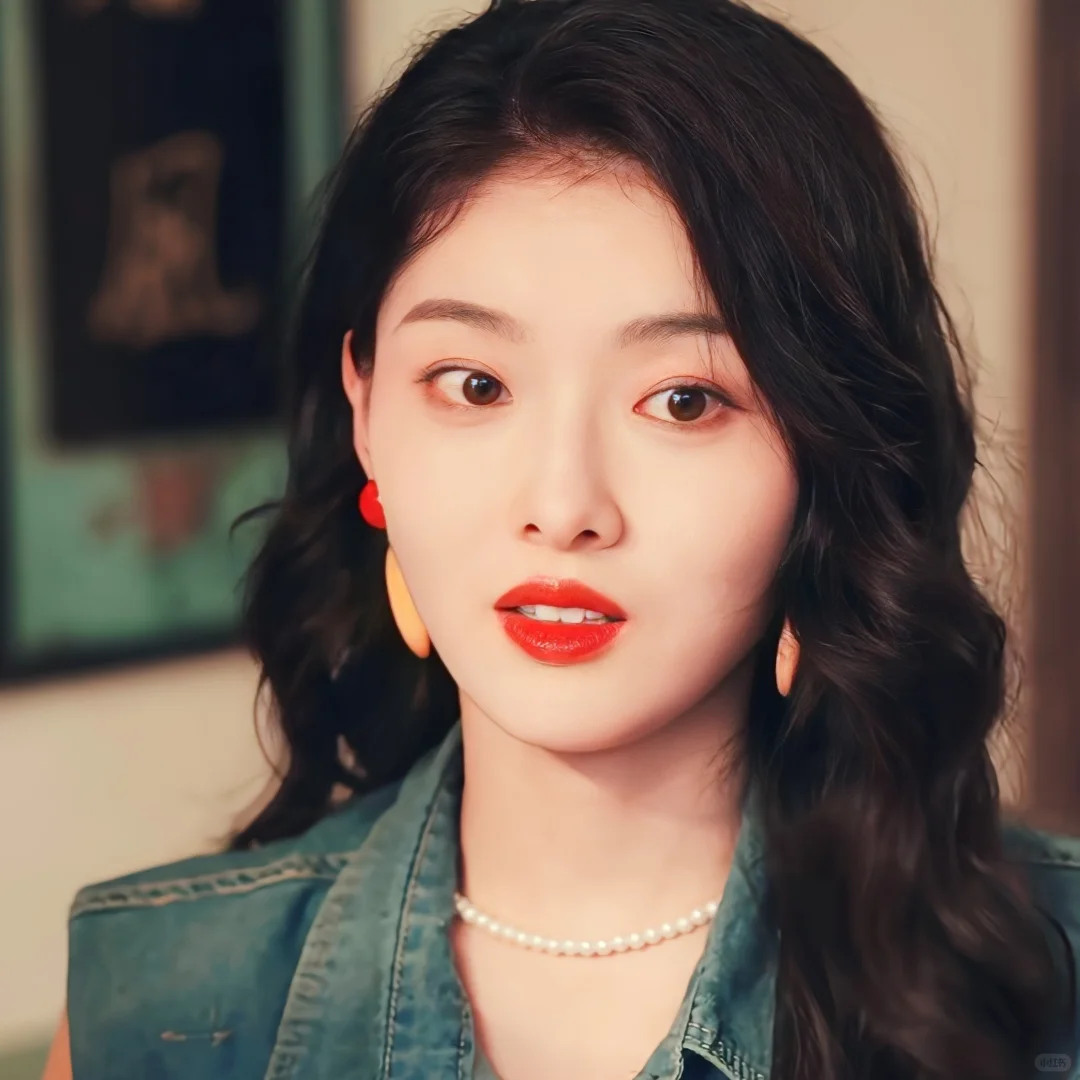 年代短剧女主的复古港风穿搭