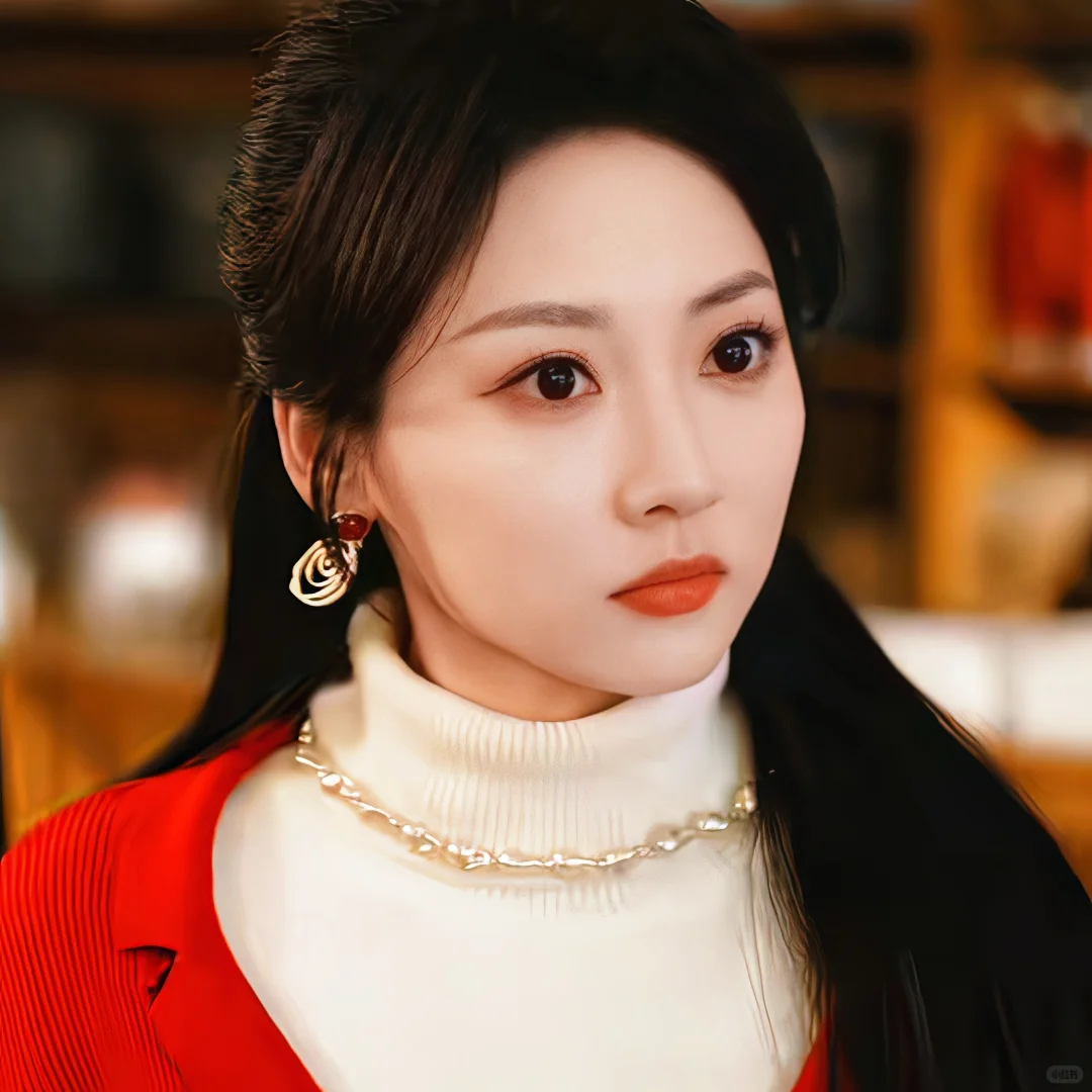 年代短剧女主的复古港风穿搭