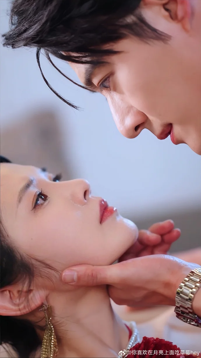 📺《伪名媛混圈手册》 | 都市逆袭大剧✨