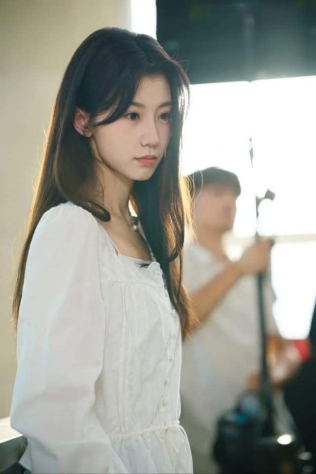 🌹 最新作品：《入夜玫瑰》