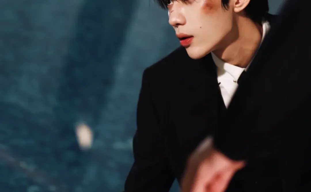 年度最上头姐狗恋！“黄毛太子”冲🔝