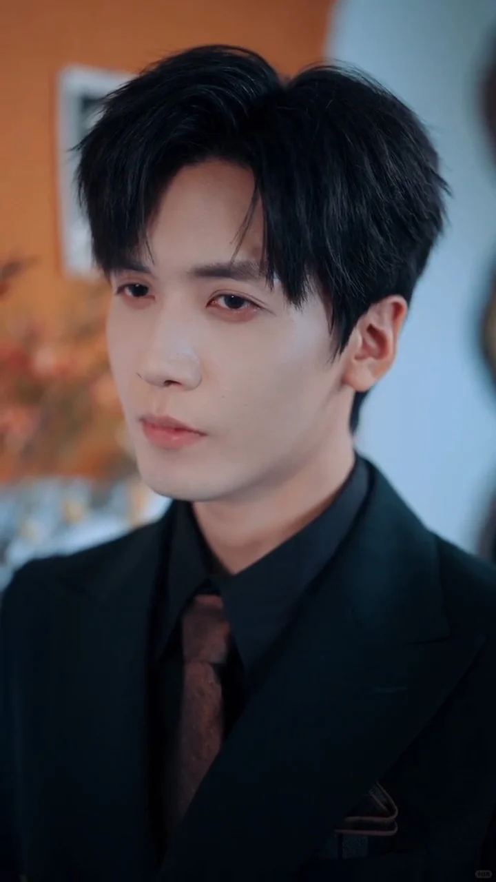 国产短剧《总裁的闪婚甜妻》