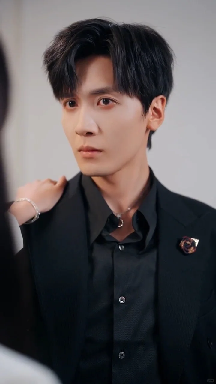 国产短剧《总裁的闪婚甜妻》