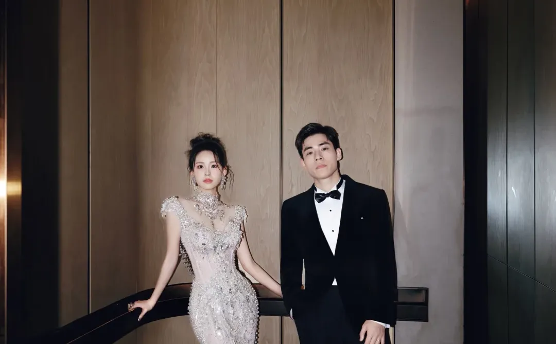 短剧里的霸总带着小娇妻来了