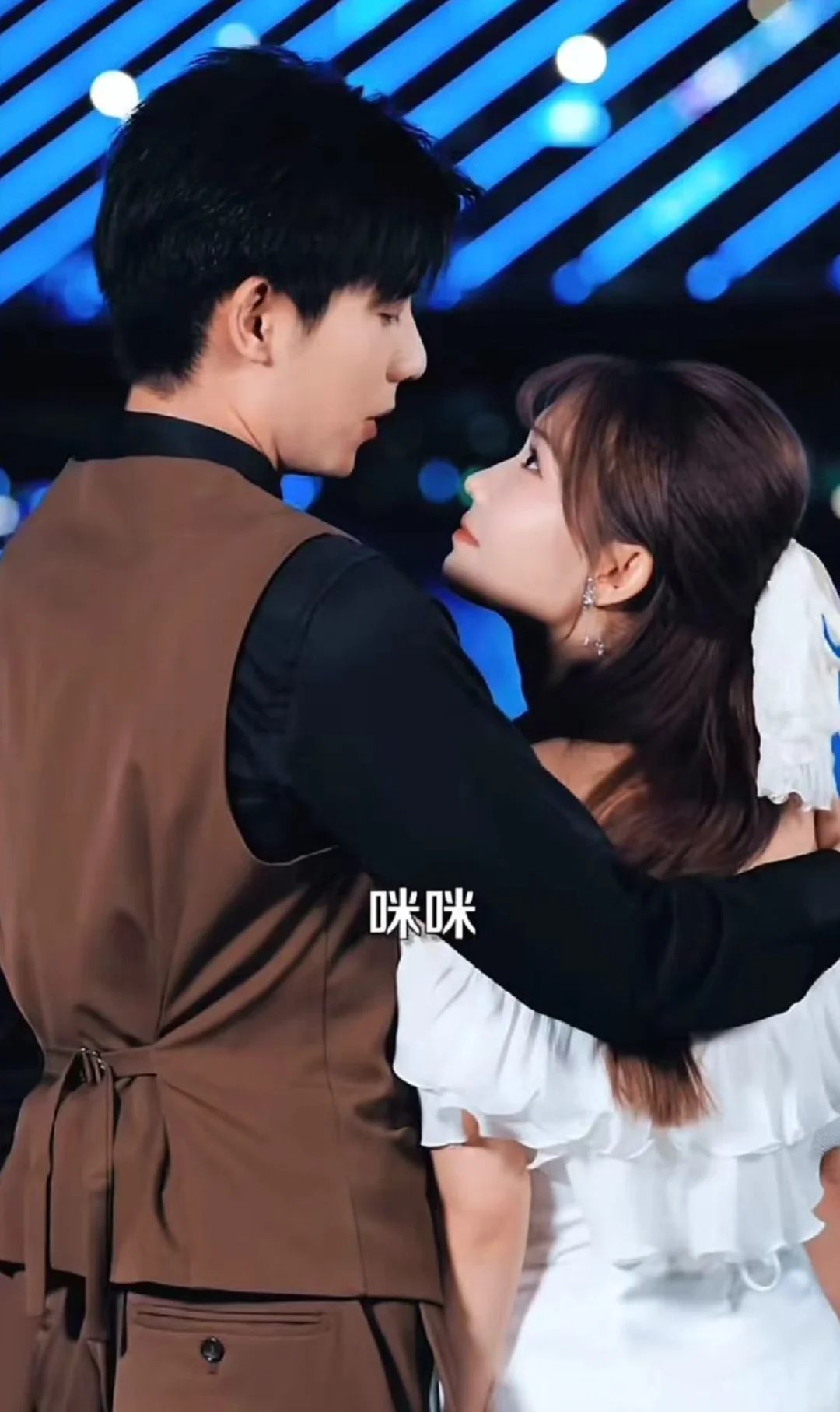 失控占有❤️大黄丫头们冲!嘎嘎亲库库吃肉