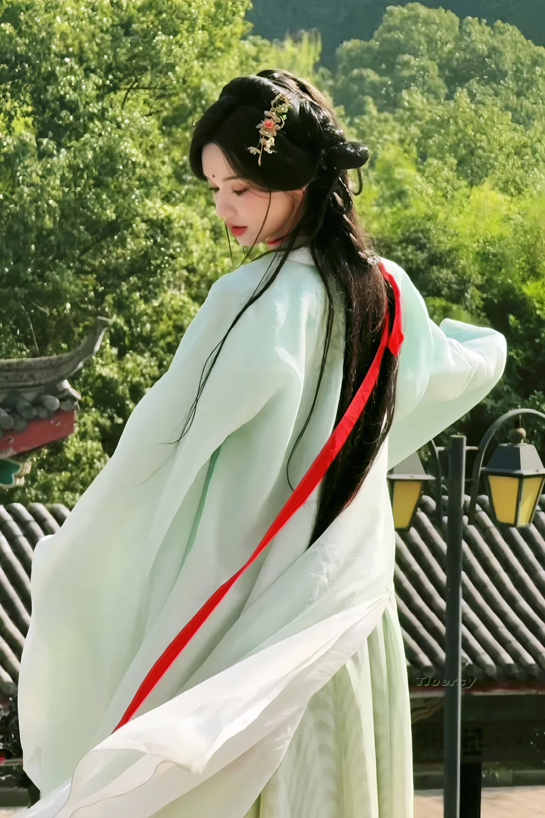 红线划过深藏轮回的秘密