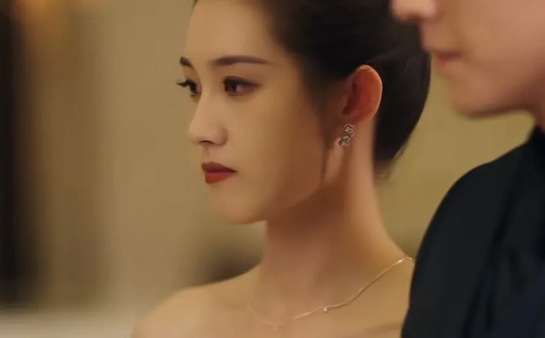 人生第一部短剧，居然是在飞机上看的