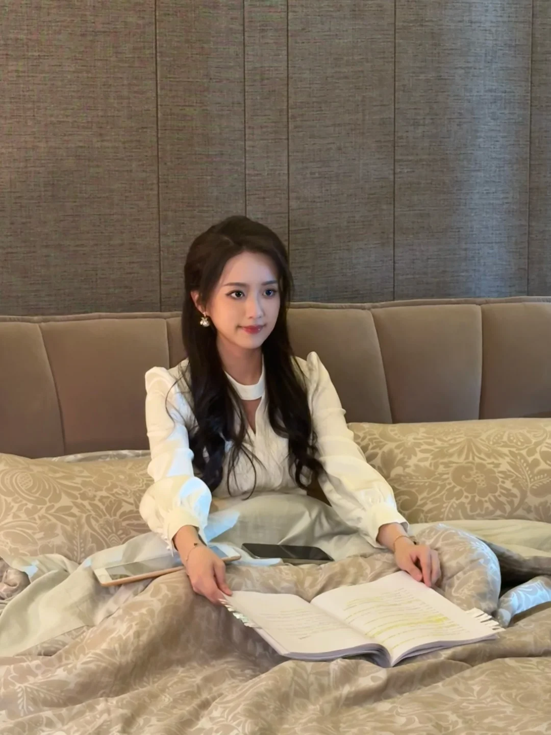 短剧女主在线找助理