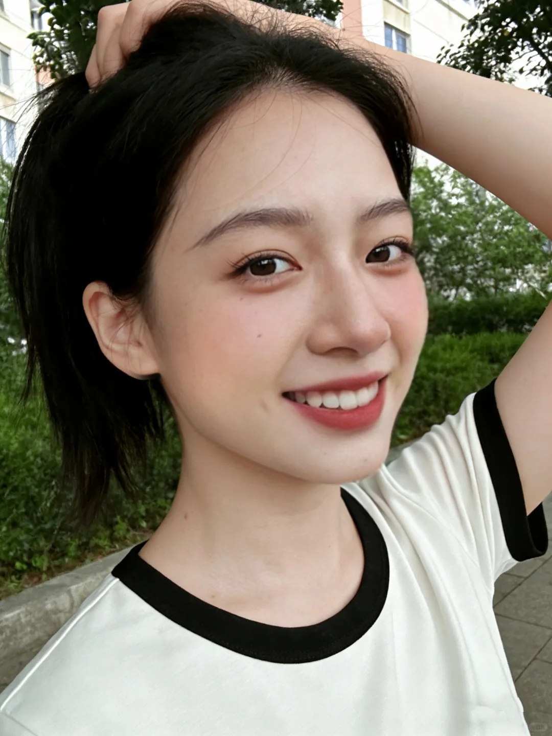 淡颜普女毫无畏惧上街