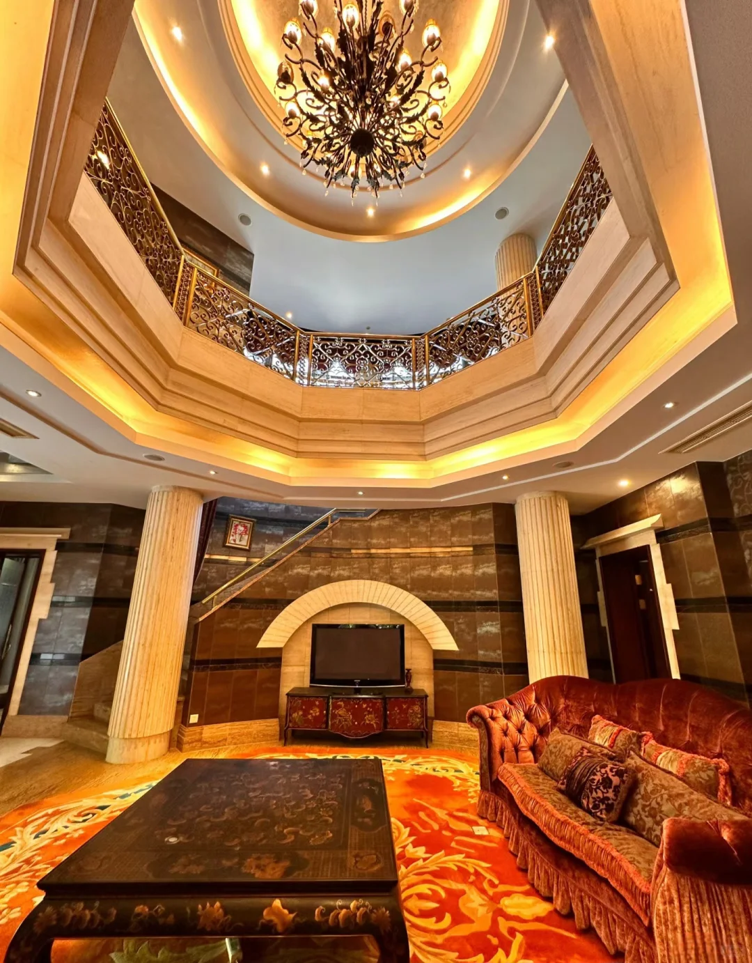 豪门短剧的福音，百亿总裁的家这个场地绝了