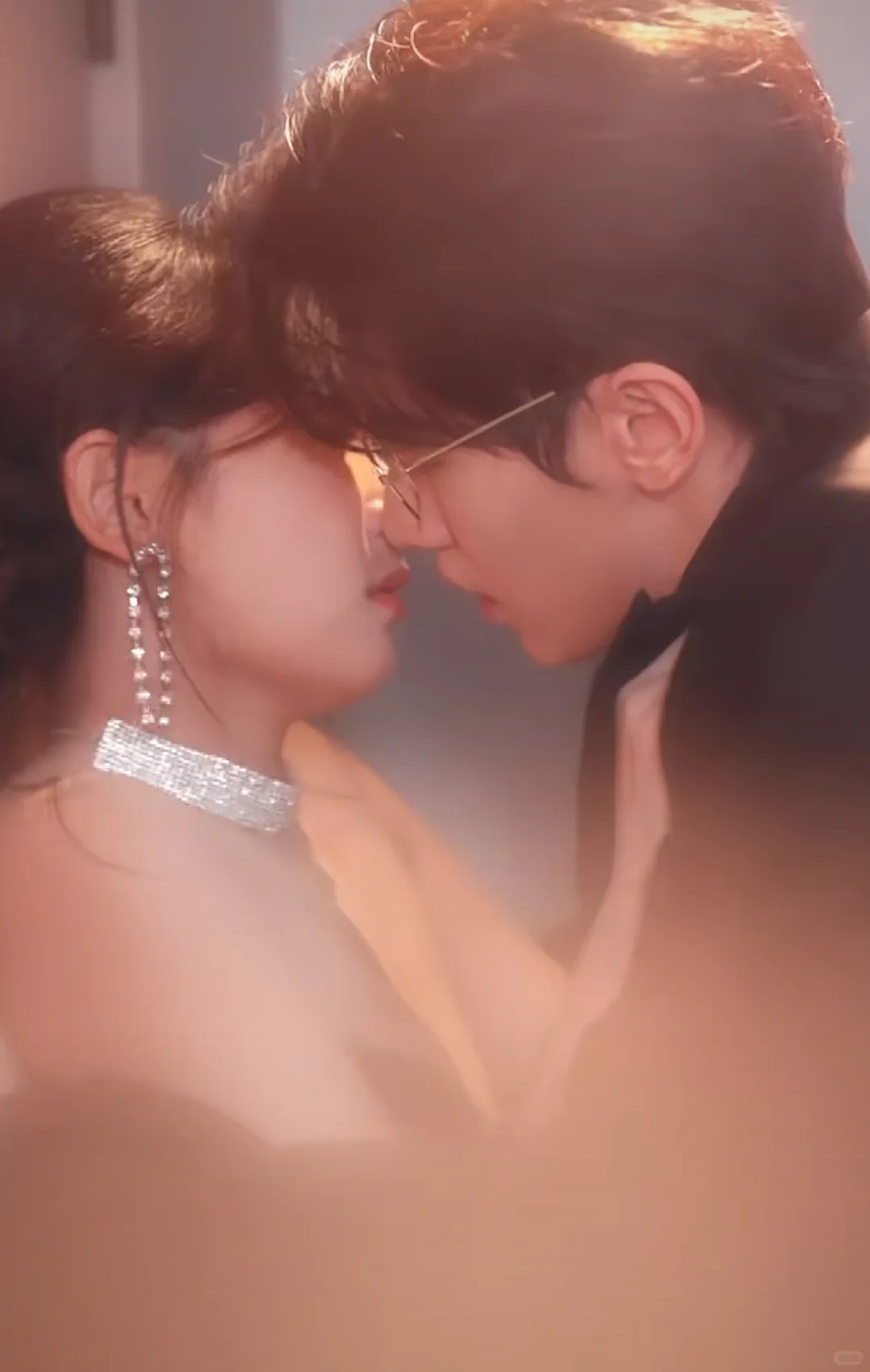 蛮有新意的，女主和女儿一起穿书，男主真帅