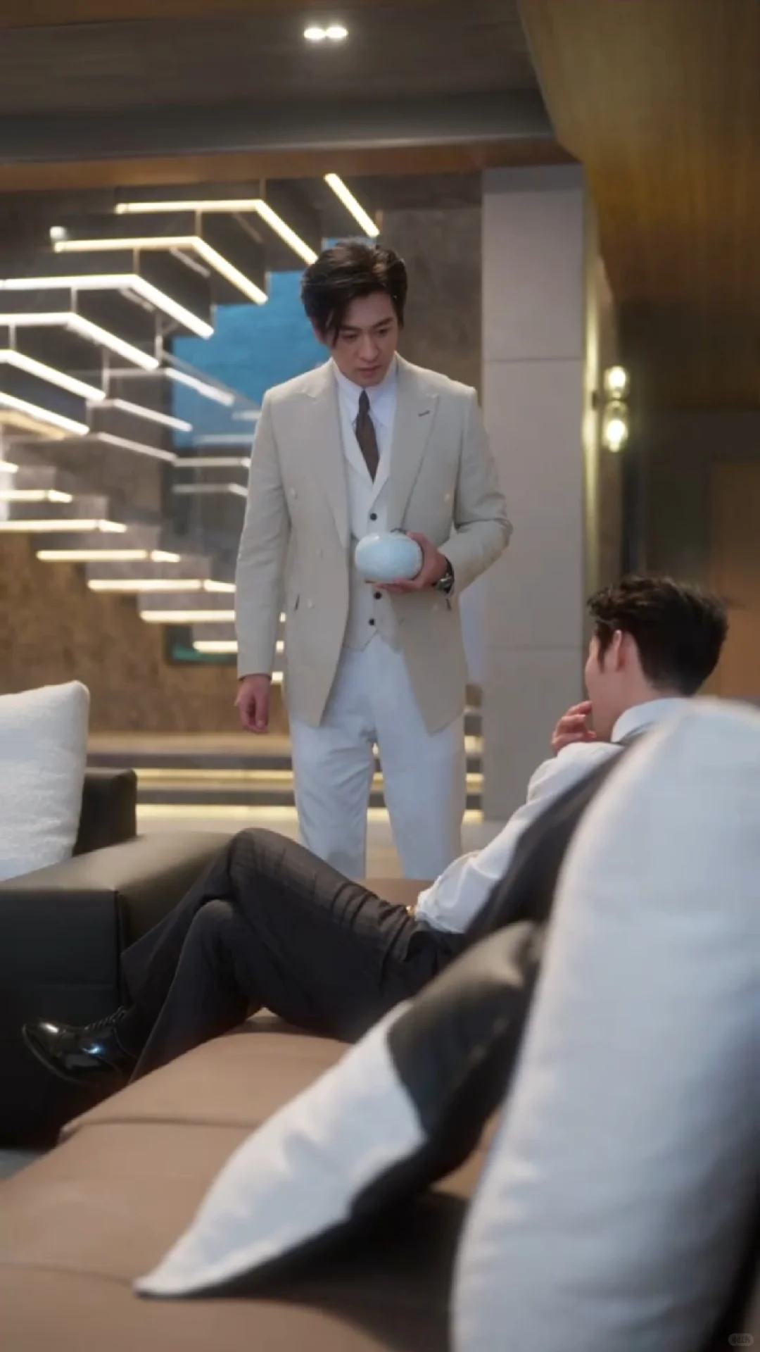 我铁哥这正装皮鞋一穿 短国头号霸总稳了