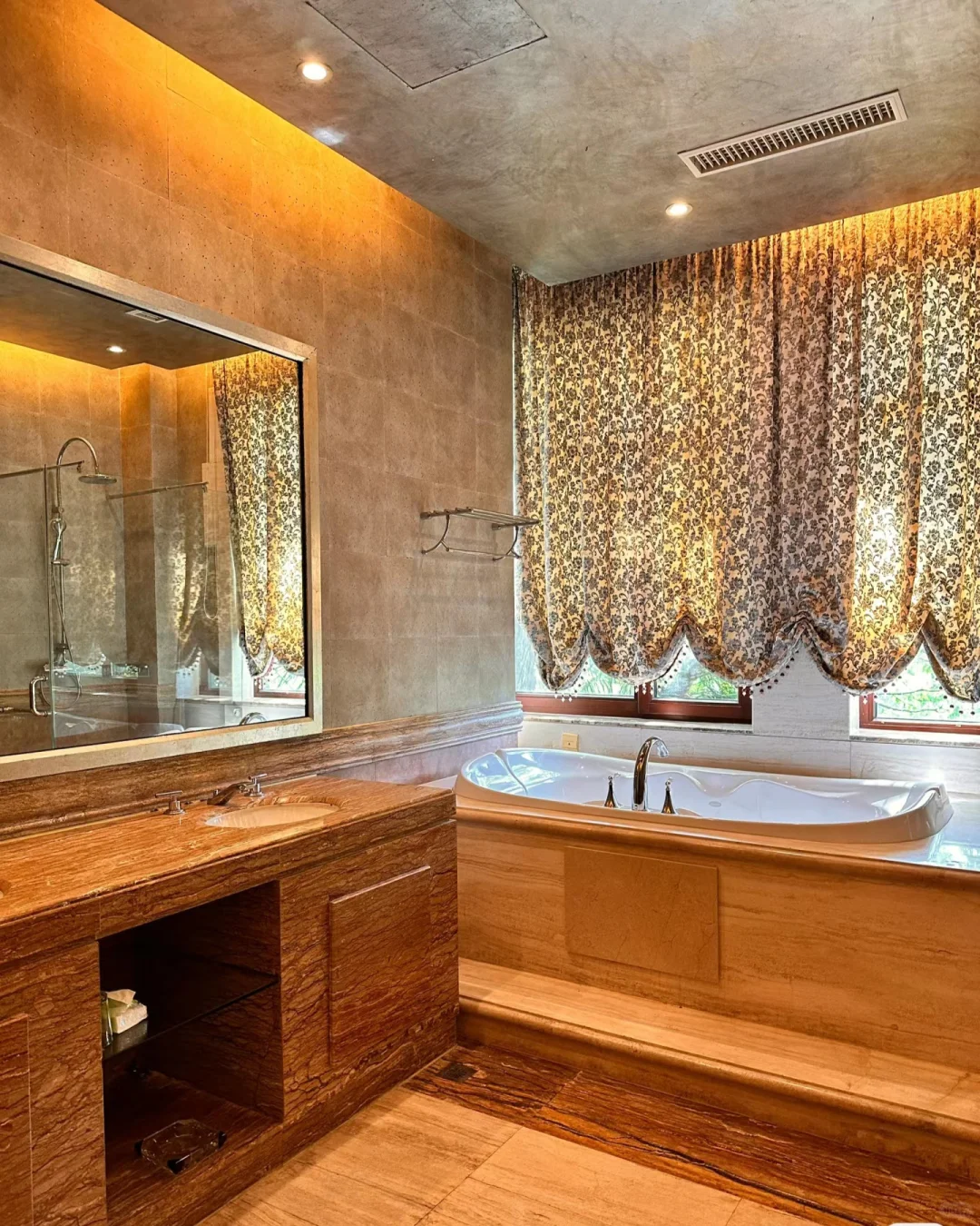 豪门短剧的福音，百亿总裁的家这个场地绝了