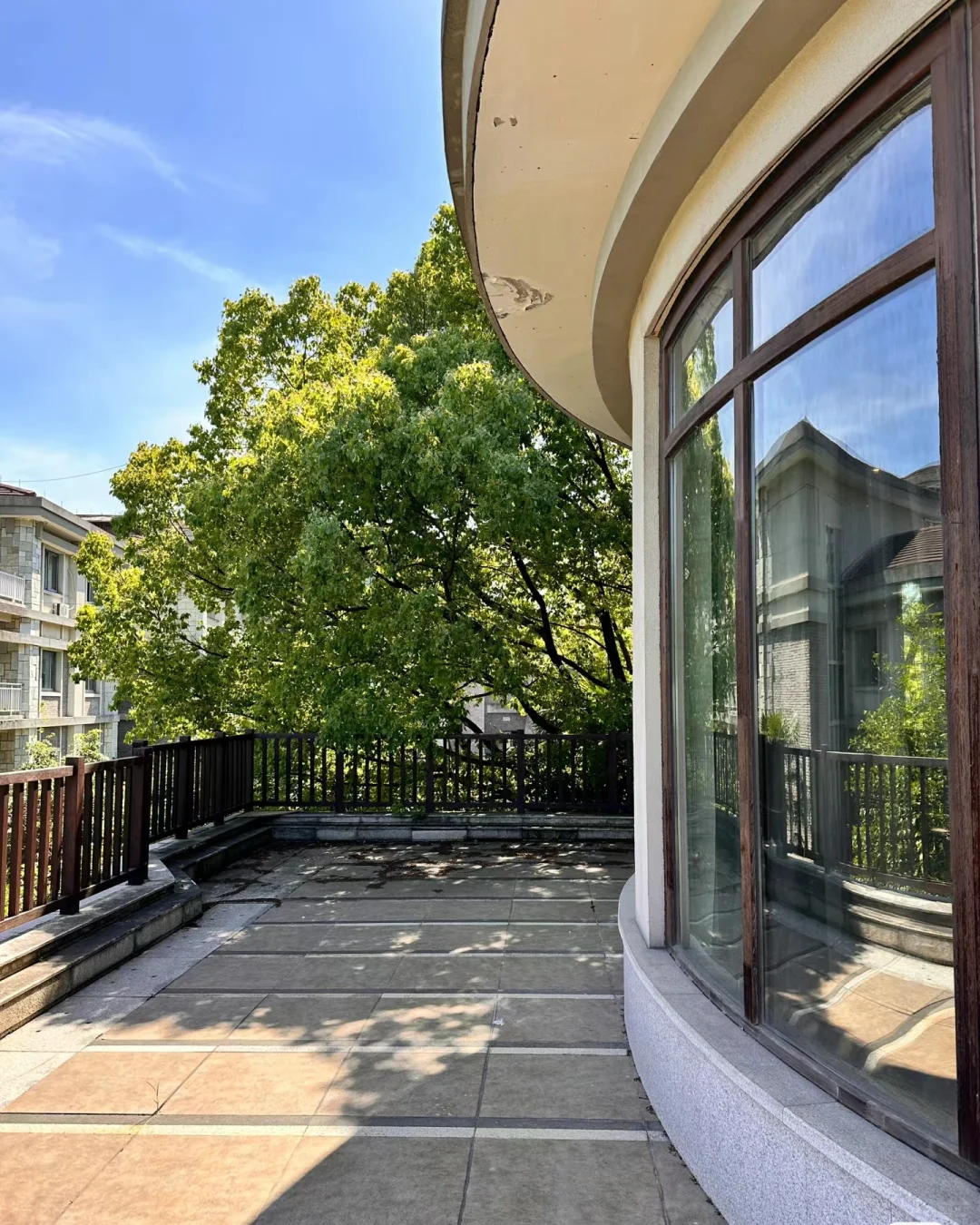 豪门短剧的福音，百亿总裁的家这个场地绝了