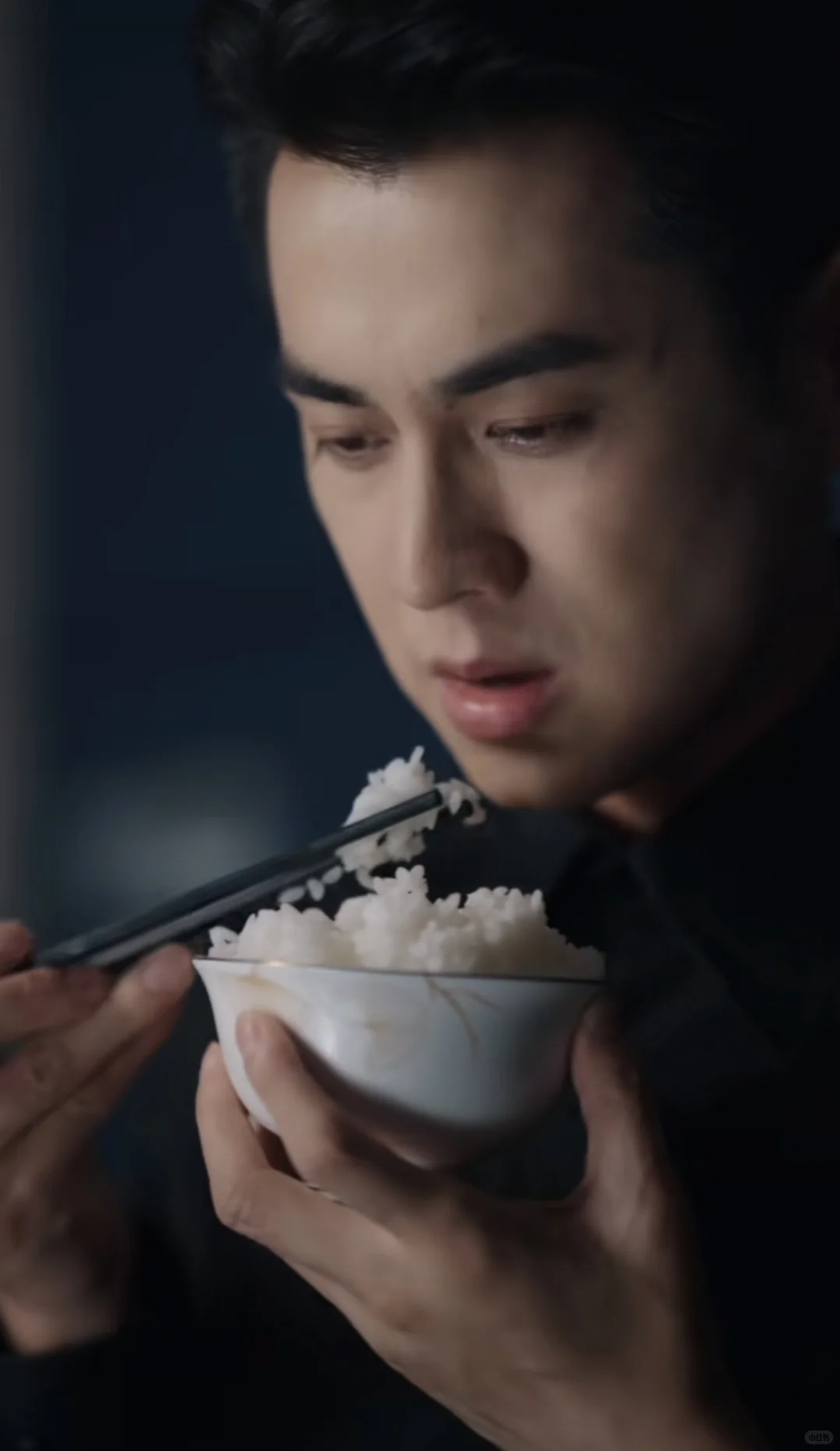 也是看见吃公家饭的总裁了，真tm好看真的