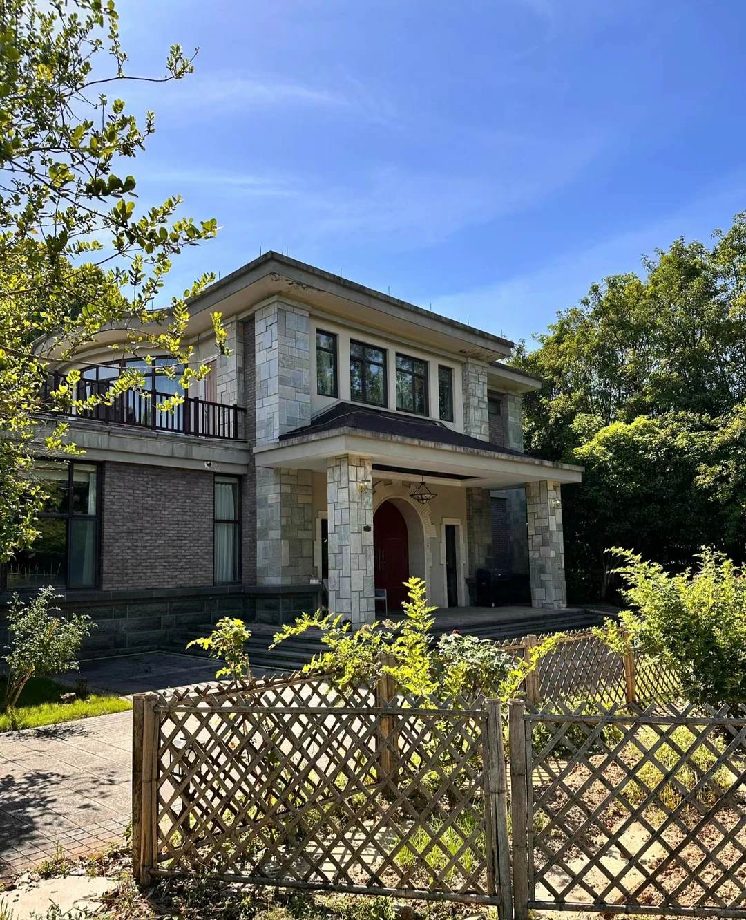 豪门短剧的福音，百亿总裁的家这个场地绝了