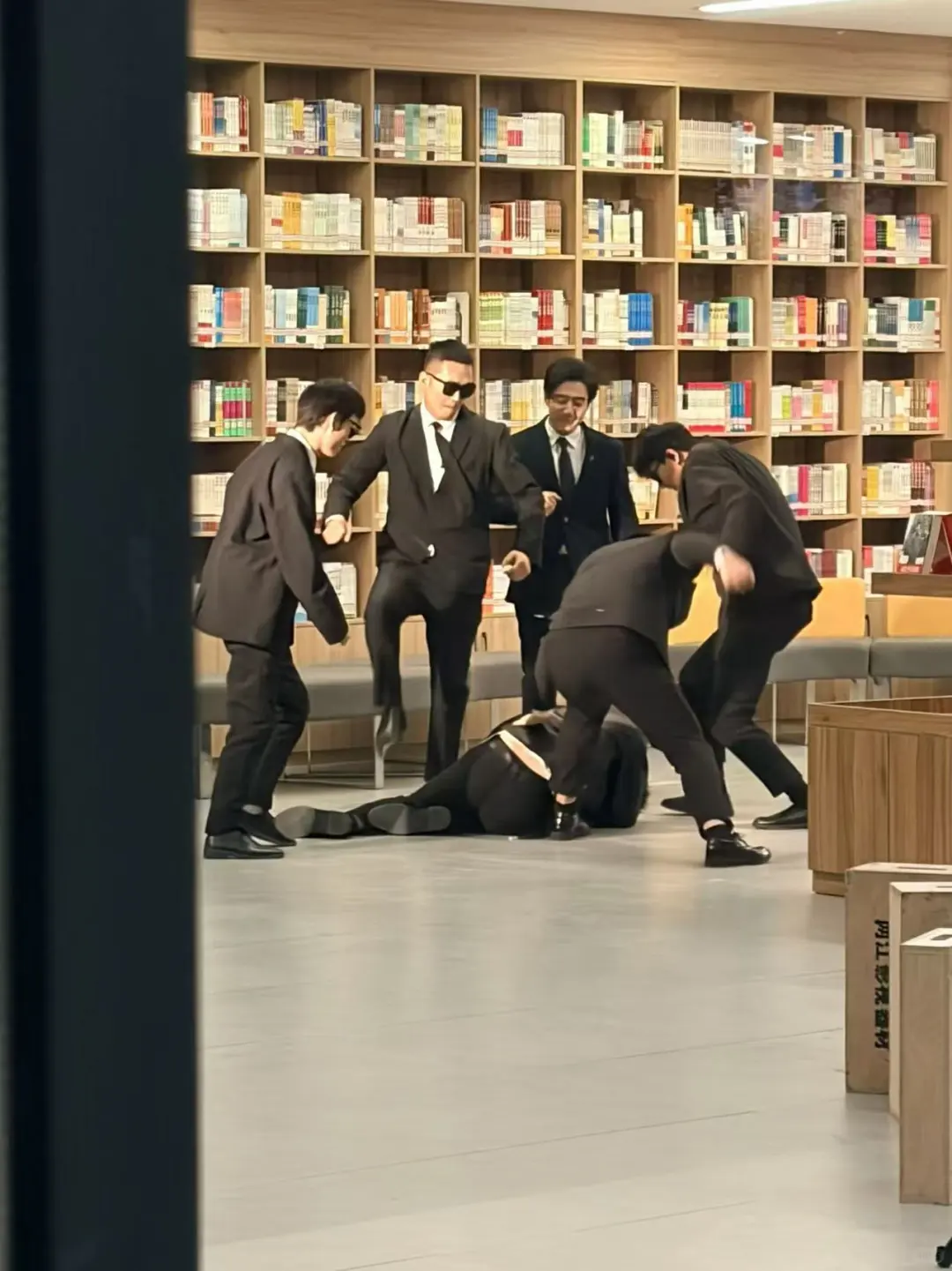 重生之我在重庆城市科技学院霸道总裁爱上我