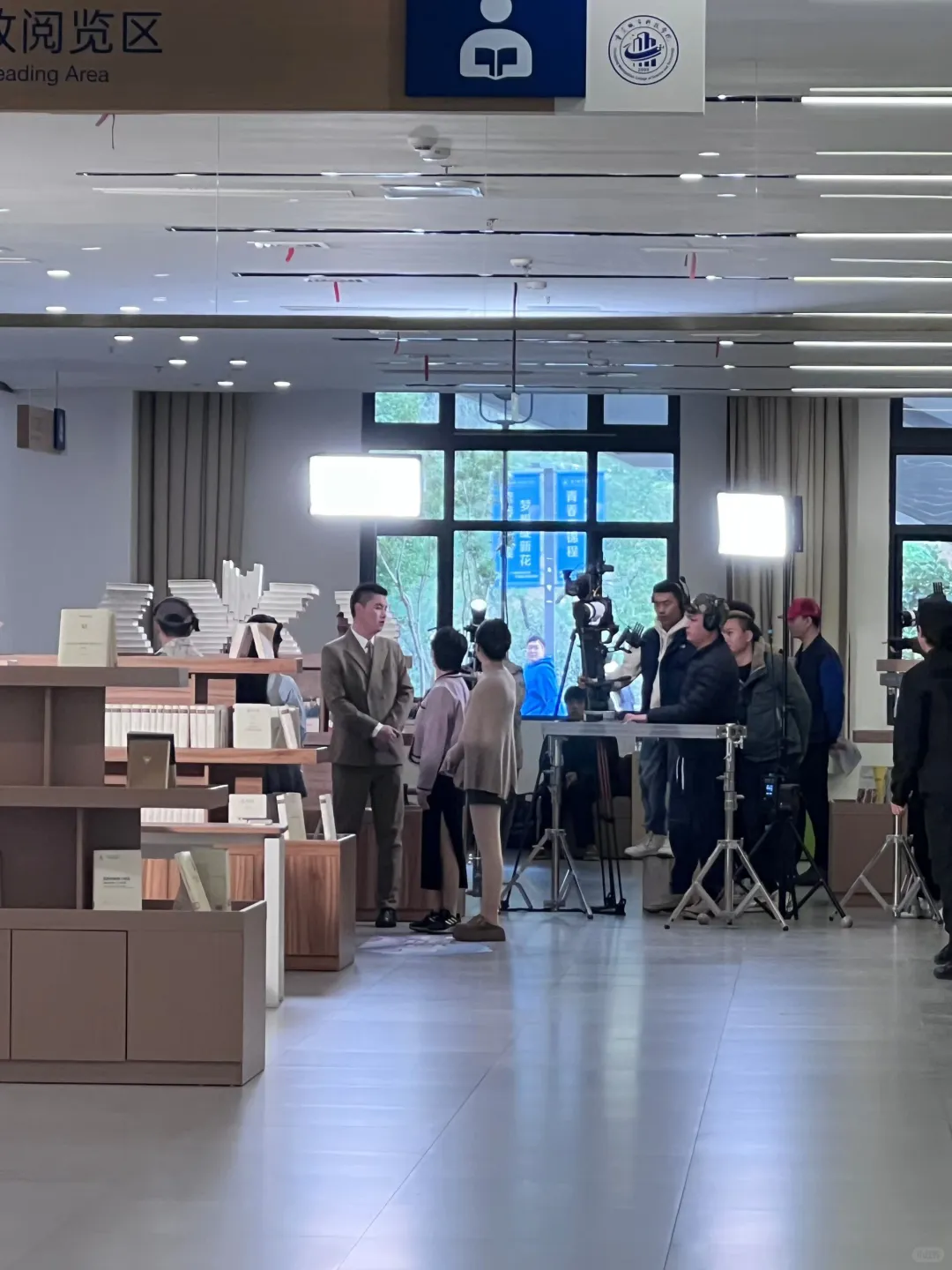 重生之我在重庆城市科技学院霸道总裁爱上我